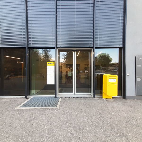 Surface de promotion filiale de la Poste Nyon 1